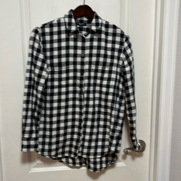 Madewell Tops - Madewell women’s button down shirt, size xs